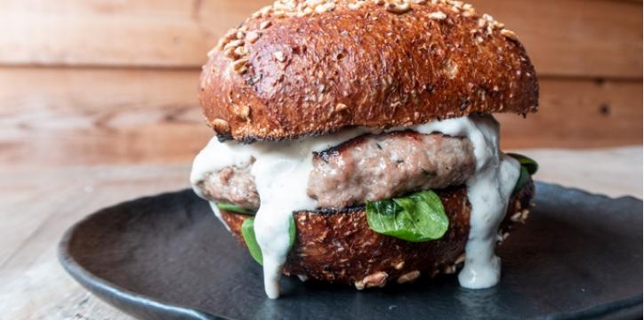 Kalfsburger met tonijnmayonaise