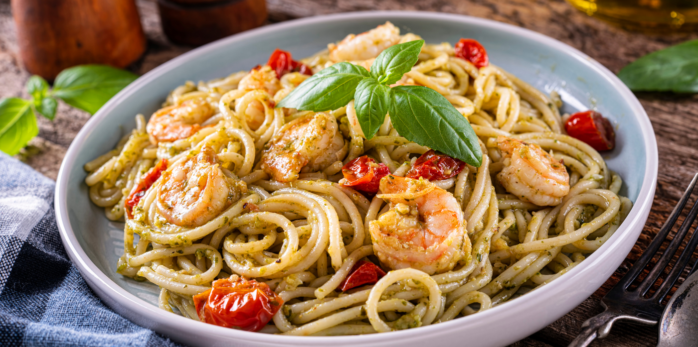 Spaghetti met muntpesto en garnalen recept