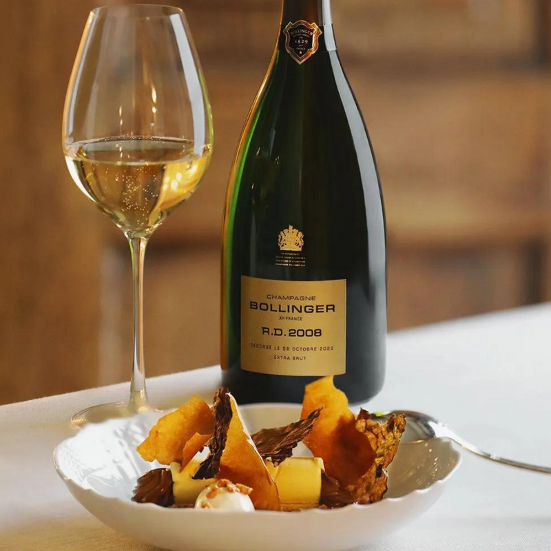 Champagne Bollinger R.D. 2008 is een complexe wijn die vraagt om verfijnde gerechten als sint-jakobsschelpen.
